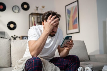 Recibir una llamada que aparenta provenir de tu propio número no es un error del sistema.
FUENTE VoiSek