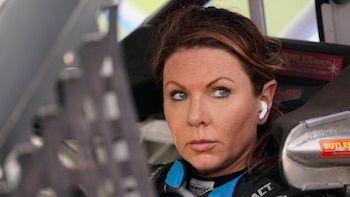 Una mujer ganó una demanda de USD 850.000 contra una ex piloto de NASCAR por destruir su matrimonio