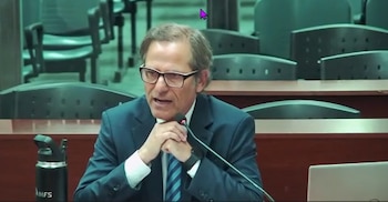 El abogado defensor Gastón María Abrutín Suárez presenta el alegato en defensa de Luis Beuret en el juicio Odebrecht por la ampliación de gasoductos