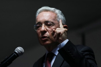 Álvaro Uribe Vélez expresó preocupación por la situación económica del país, al señalar una reducción en la inversión privada y advertir sobre señales de desaceleración en distintos sectores productivos - crédito Luisa Gonzalez/Reuters