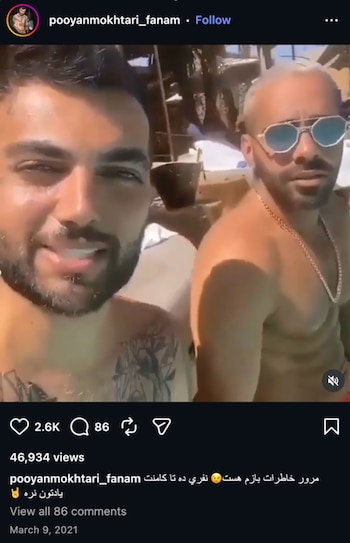 Captura de pantalla de Instagram con dos hombres sin camisa; uno tiene barba y tatuajes, el otro usa gafas de sol y una cadena de oro. Fondo exterior