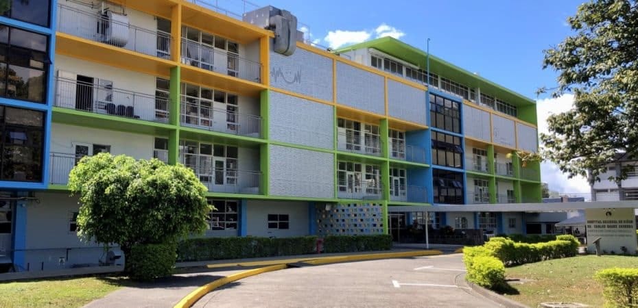 El centro de salud fue diseñado para menos especialidades de las que actualmente atiende y los problemas de espacio aumentan listas de espera, en particular en ortopedia infantil. Fuente: CCSS