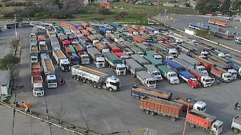 Preocupación en el puerto de Bahía Blanca: hay más de 400 camiones varados por un conflicto gremial