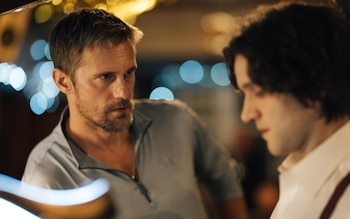 Alexander Skarsgård y Harry Melling,