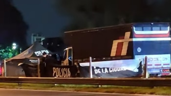 Un hombre perdió la consciencia y murió sobre la avenida General Paz: hay reducción de carril