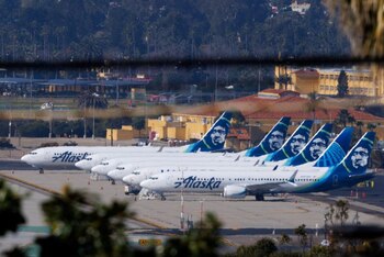 Reguladores inmovilizaron temporalmente el Boeing 737 Max 9 tras detectarse un serio inconveniente de seguridad en uno de los vuelos de Alaska Air. (REUTERS/Mike Blake)