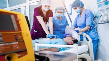 Ayuda ocular estatal para apoyar a los hospitales en situación de apuro ante los recortes federales de Medicaid