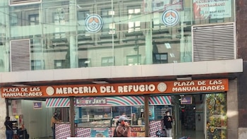 Adiós a otra tienda clásica: reportan que Mercería del Refugio ya remata su mercancía