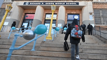 Un inicio tardío del próximo año escolar en las escuelas públicas de Nueva York y otras particularidades del calendario 2026-27