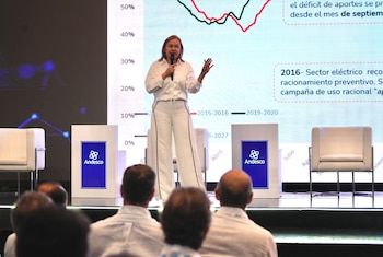 María Nohemí Arboleda, ministra de Minas y Energía, afirmó que “Colombia tendrá que construir en seis años más de la mitad de la capacidad del sistema eléctrico que tiene para atender la creciente demanda" - crédito Ministerio de Minas y Energía