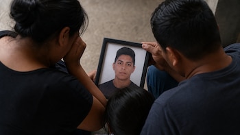 El Salvador documenta 1,966 casos acumulados de desaparecidos de la guerra de los 80 y más de 600 perfiles de ADN forense