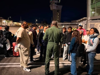 La aeronave C-130 Hércules de la Fuerza Aérea Mexicana traslada a los mexicanos desde el Aeropuerto de Matecaña, en Pereira. (Archivo Infobae)