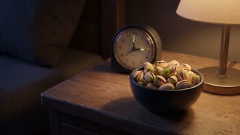 ¿Comer pistachos puede ayudar a dormir mejor? Un estudio apunta a 6 de sus compuestos