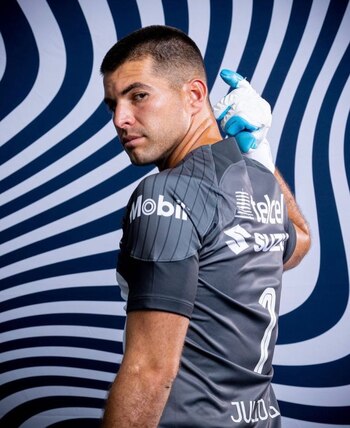 Nacido en Acapulco, Julio González