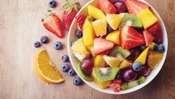 Cuál es la fruta rica en vitaminas que cuida los músculos y favorece el tránsito intestinal