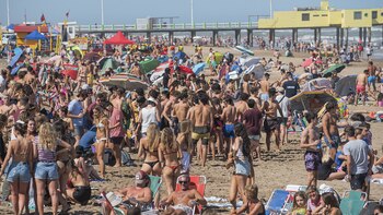 Jóvenes en Pinamar (Diego Medina)