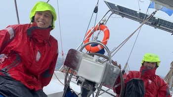 Dejaron su vida en tierra firme, viven en un velero y educan a sus hijos mientras recorren América