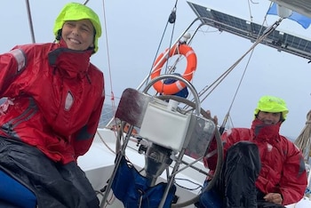 Virginia Bitros y su esposa viajan en velero (Gentileza)