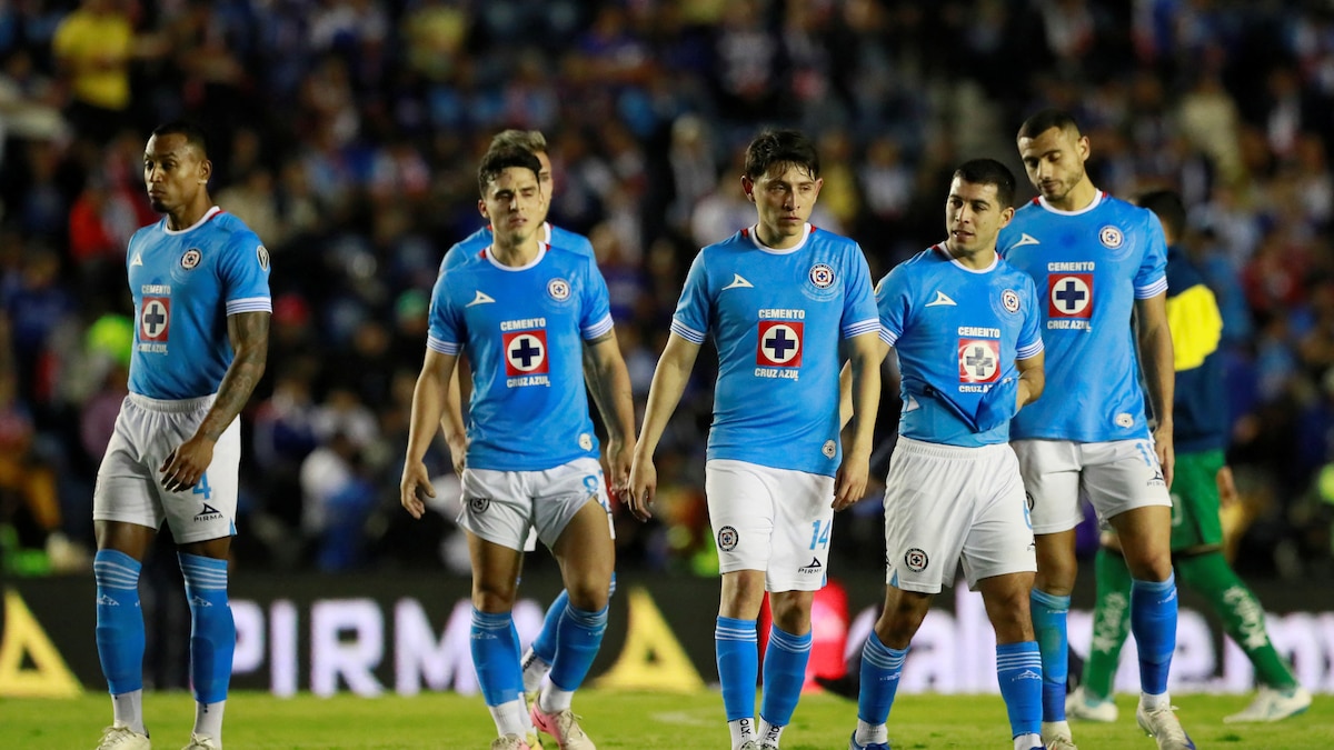 Integrantes de Cruz Azul llaman ‘rateros’ a equipo arbitral que marcó penal a favor del América
