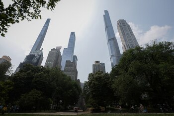 Decenas de miles de personas