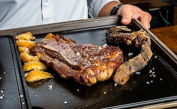 Chuletón a la brasa del restaurante LomoAlto, en Barcelona (Web del restaurante)