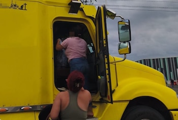 Los escáneres móviles permitieron detectar a dos mujeres nicaragüenses ocultas en el camarote de un cabezal que intentaba salir hacia Nicaragua. Cortesía: MSP