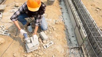 Cuántos salarios se necesitan para construir una vivienda de 100 m2 en Buenos Aires