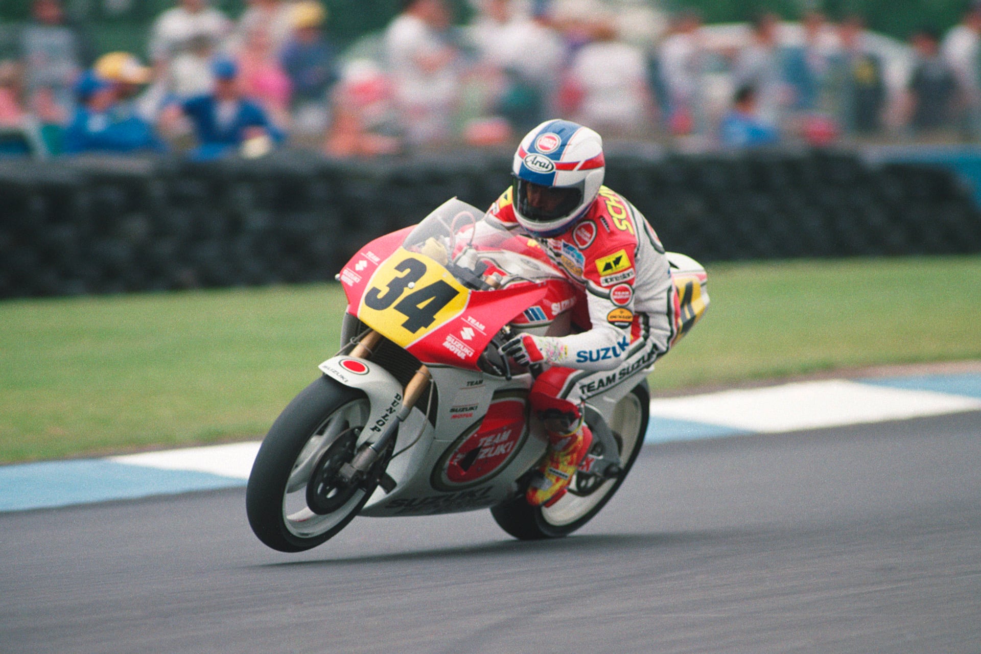 Con su Suzuki, el icónico número 34 y la conocida publicidad de la tabacalera (PA Images via Reuters Connect)