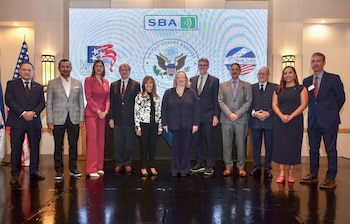 La encargada de negocios de Estados Unidos, Colleen A. Hoey, participó en un encuentro para impulsar la expansión de las telecomunicaciones en Honduras. La inversión estadounidense busca fortalecer la conectividad y ampliar las oportunidades digitales en el país. (Foto: Embajada de EEUU en Honduras)