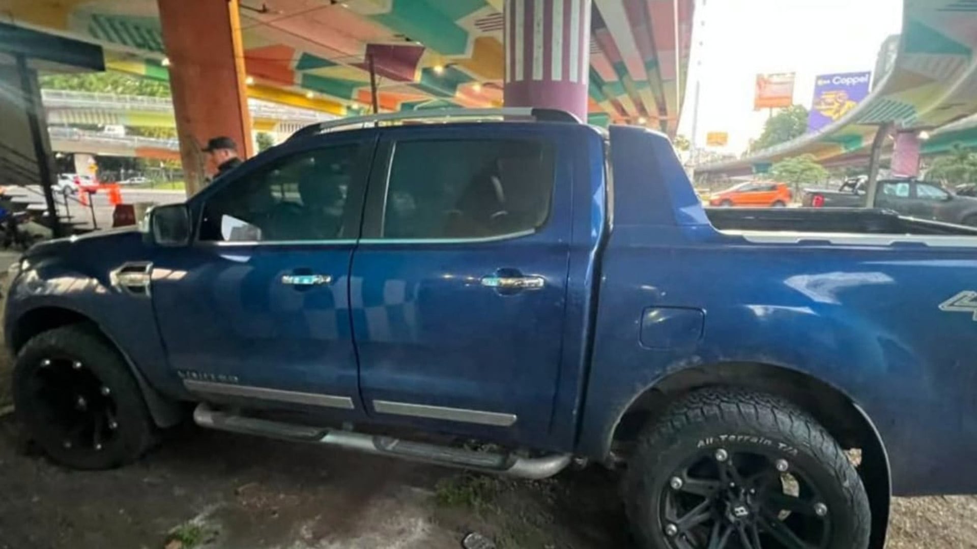 La Ford Ranger que Parra y Frendes intentaron llevarse por la fuerza.