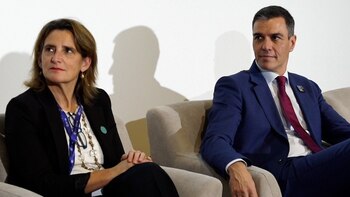 Teresa Ribera y Pedro Sánchez.