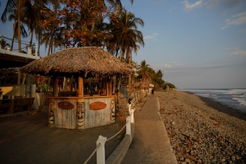 Más de 700 empresas turísticas en El Salvador mantienen inscripción vigente en el Registro Nacional de Turismo, clave para la formalización del sector. (REUTERS/Jose Cabezas)