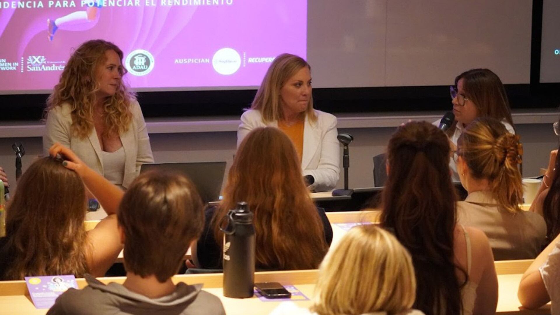 Durante el encuentro se analizaron los desafíos médicos y científicos para optimizar la salud y el rendimiento de las mujeres en el deporte