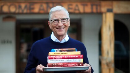 Bill Gates recomienda cuatros libros y una serie de Apple TV para las vacaciones