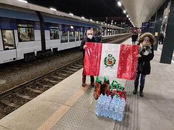 Peruanos llegaron a Polonia. Fotos: Andina