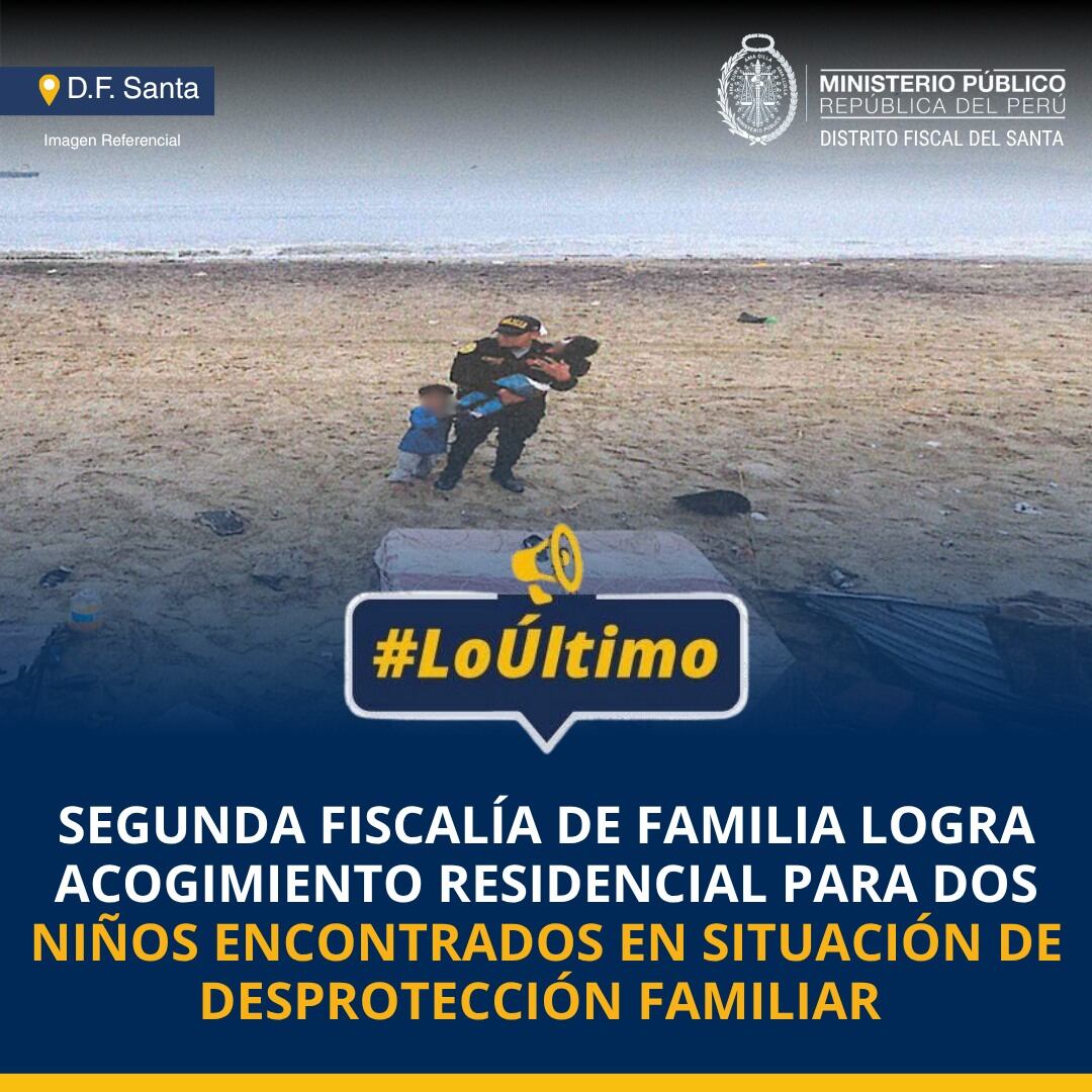 Un agente de policía sostiene a un niño en una playa de Huacho, Perú, donde dos menores fueron hallados solos en una carpa improvisada y puestos bajo el cuidado de la Fiscalía de Familia del Santa. (Foto: Ministerio Público Distrito Fiscal del Santa)