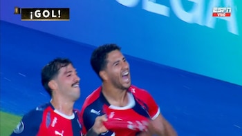 Cecilio Domínguez amplió la diferencia en Sporting Cristal vs Cerro Porteño en Copa Libertadores 2026 por una infracción de Gabriel Santana