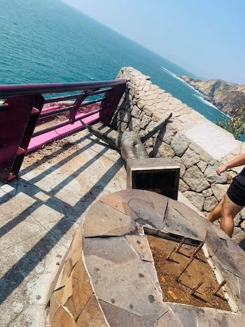 La estatua fue derribada por