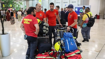 Un equipo de siete bomberos españoles regresa de Venezuela tras varios días rastreando supervivientes de los terremotos