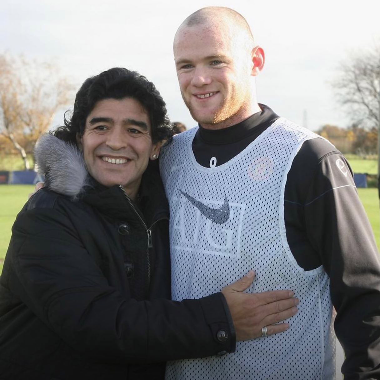 Wayne Rooney junto a Diego Maradona