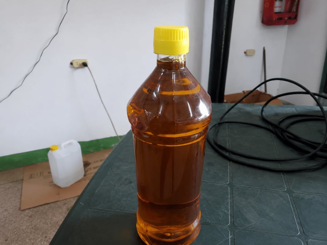 La botella quedó fuera del bolsillo de muchos hogares y la salida pasó a ser un pomo pequeño que apenas alcanza para preparar arroz o darle sabor a un picadillo. (Imagen de cortesía)