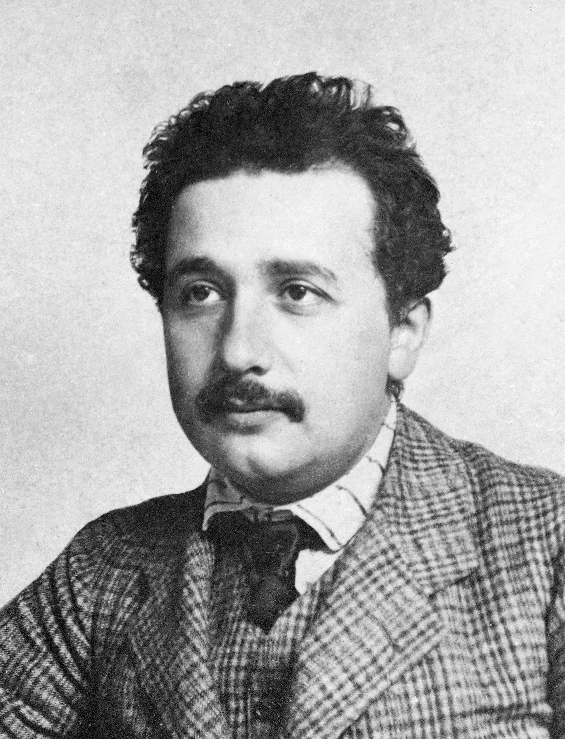 El joven Albert Einstein, retratado en 1905, el
