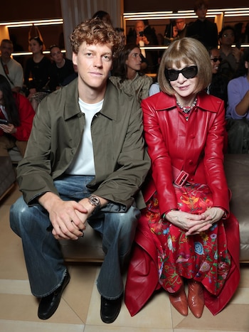 Jannik Sinner junto a Anna Wintour