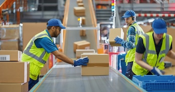 La combinación de ambos indicadores permite observar que, más allá del traslado terrestre, continúan creciendo distintos costos asociados al almacenamiento, la distribución urbana y la operación logística integral (Foto: Shutterstock)