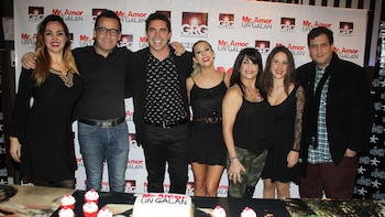 Belén Francese, Waldo, Matías Alé, Noelia Marzol, Alejandra Majluf, Bianca Lauria y Gabriel Garcia, integrantes de “Mr Amor. Casi, casi un galán” (Crédito: Verónica Guerman)