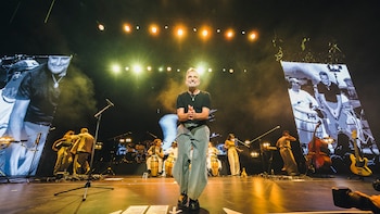 Jorge Drexler encantó a Buenos Aires en una noche de palabras, tambores y baile colectivo
