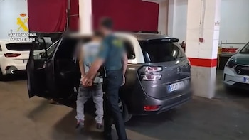 Detenido un menor de edad por robar mediante el 'mataleón' a personas mayores en Majadahonda