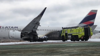 Familiares de bomberos fallecidos esperan
