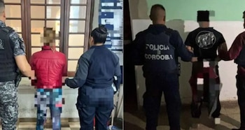 Dos imágenes muestran a oficiales de la Policía de Córdoba deteniendo a personas, con caras y cuerpos pixelados, en interiores