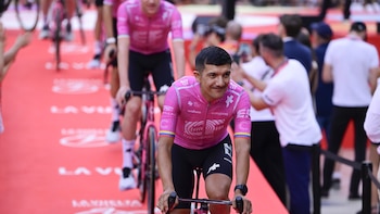 Richard Carapaz no participará en el Mundial por "complicaciones de salud"